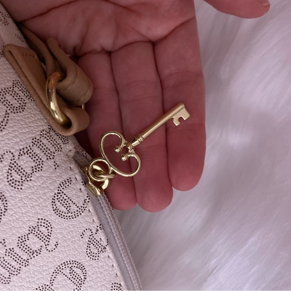 Juicy Couture “under lock and key” Dome Satchel - NWT!! - Picture 4 of 11